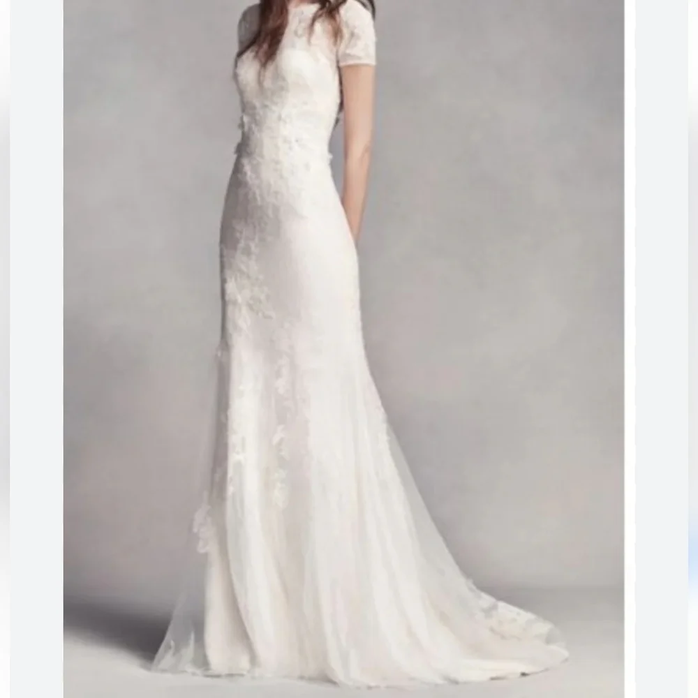 Vera Wang White Lace Wedding Dress Size 12 - Picture 10 of 11